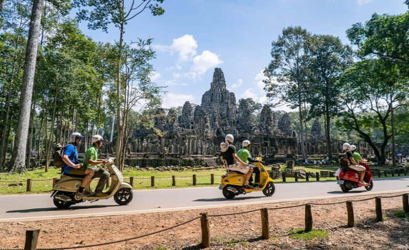 Angkor Wat: Guided Vespa Tour inclusive lunch at local house - Good To Know