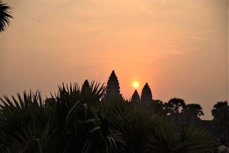 Angkor Wat: Private Sunrise Tour with Champagne Breakfast - Good To Know