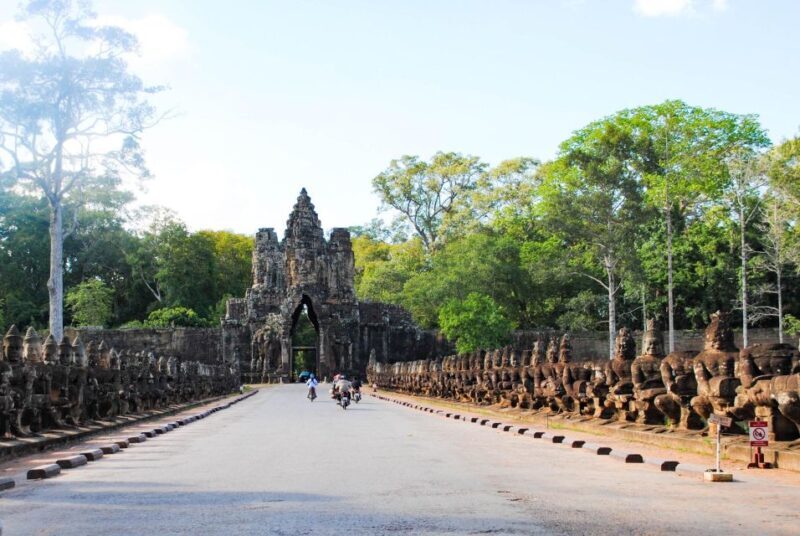 Angkor Wat Small Tour With Sunset Private Tuk-Tuk - Why Choose This Tour?