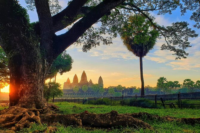 Angkor Wat Sunrise & Highlight Temples Private Guided Day Tour - Pricing and Booking