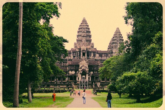 Angkor Wat Sunrise Small Group Tour - Banteay Kdei: Peace Amidst Ruins