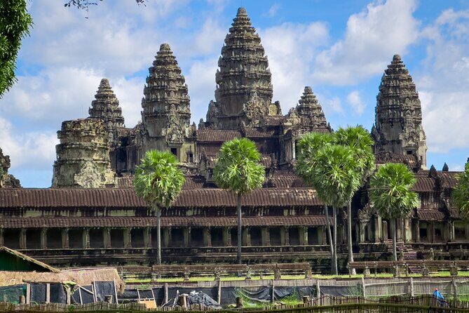 Angkor Wat Sunrise Small Group Tour - Practical Aspects: Transportation and Group Size