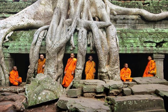 Angkor Wat Temples Tour With Entrance Ticket and Lunch - Weather Policy