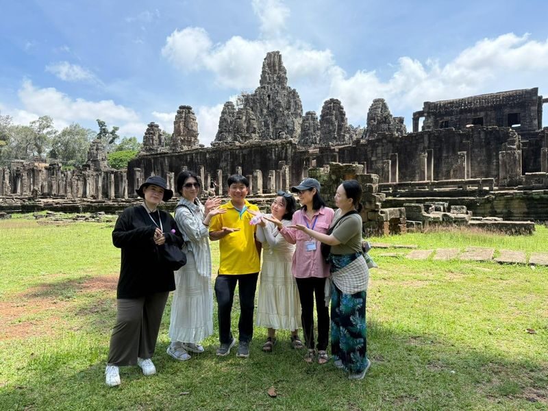 Angkor wat ticket & guided tour or transportation - Angkor Thom and Bayon: allow time for the scale