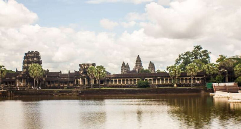Angkor Wat: Tuk Tuk and Walking Tour - Lunch Break: A Rest and Refresh
