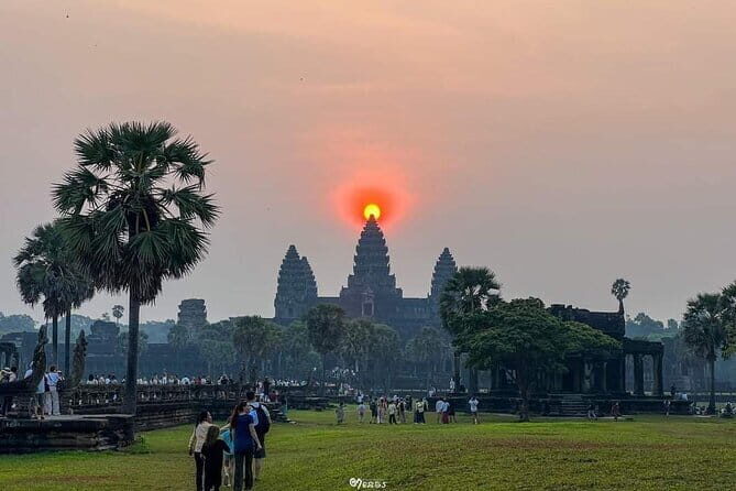 Angkor Wat Tuk Tuk Tour with Private Tour Guided - Who Is This Tour Best For?