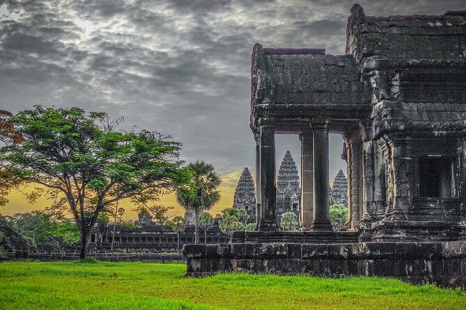 Angkor World Heritage With Sunrise - Small Group - Tips for Capturing Stunning Sunrise Photos