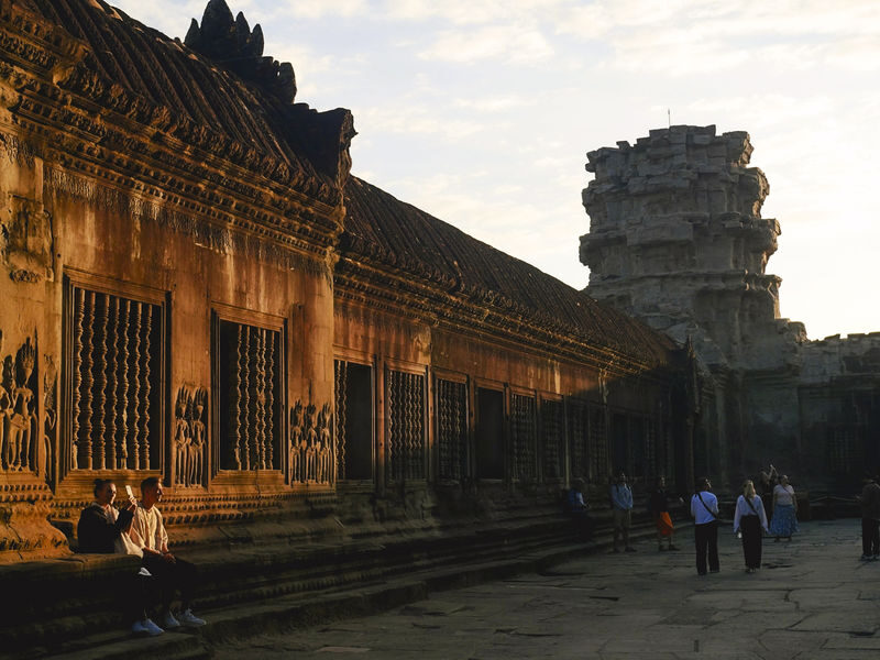 Angkot Wat Full-Day Sunrise or Sunset Tour & Guide from Siem Reap - What the shared minibus adds
