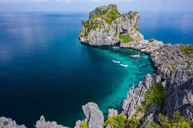 Angthong National Marine Park by Speedboat from Samui - Climbing to the Viewpoint