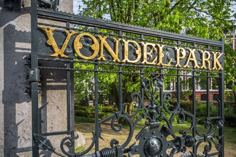 Anne Frank, Jordaan and Vondelpark Private Walking Tour - The guide, pace and group experience
