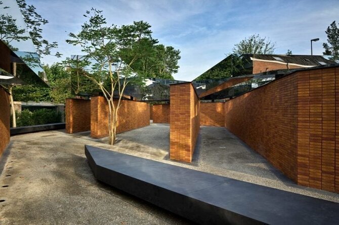 Anne Frank Walking Tour - Expert Historian Tour Guide