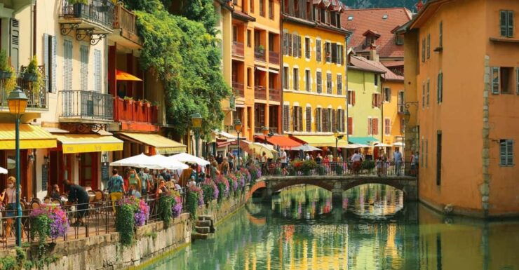 Annecy: Capture the Most Photogenic Spots With a Local - Highlights of the Tour