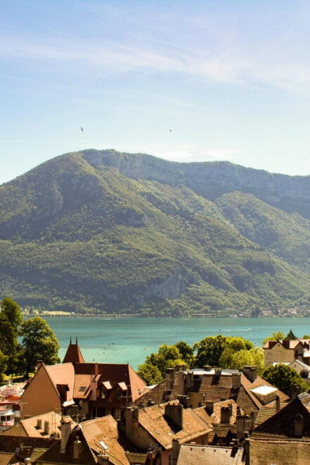 Annecy: Capture the Most Photogenic Spots With a Local - Navigating Annecys Streets