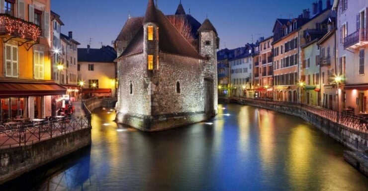 Annecy: City Highlights Self-Guided Scavenger Hunt & Tour - Activity Details
