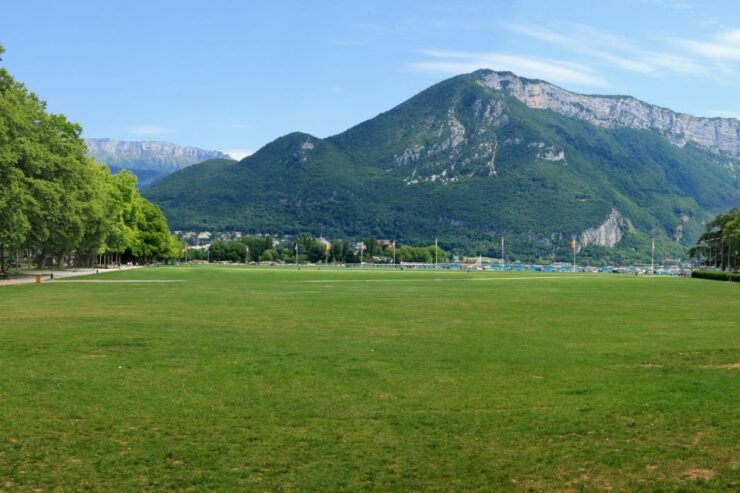 Annecy: City Highlights Self-Guided Scavenger Hunt & Tour - Experience