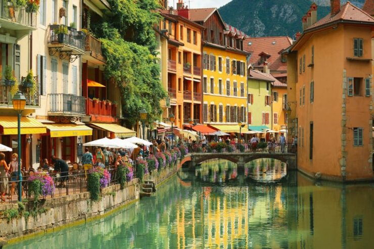 Annecy: Express Walk With a Local in 60 Minutes - Key Points