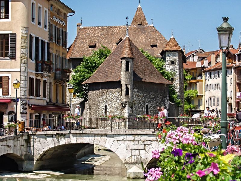 Annecy Half Day Tour from Geneva - Palais de l’Isle: a landmark with several past lives