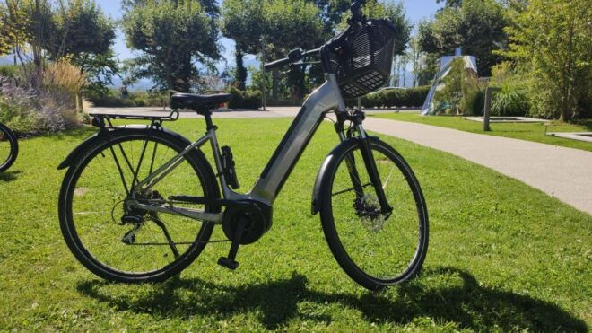 Annecy-le-Vieux, France: Electric and Muscle Bike Rentals - Booking Information