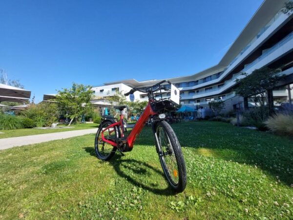 Annecy-le-Vieux, France: Electric and Muscle Bike Rentals - The Sum Up