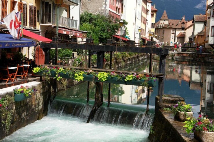 Annecy Private Guided Tour From Geneva - Tour Features and Details