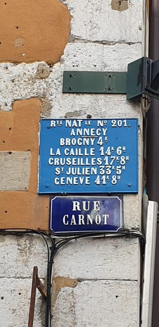 Annecy: Private Guided Tour With a Native Resident - Tour Features