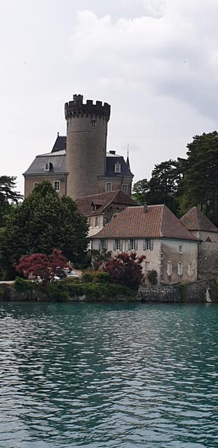 Annecy: Private Guided Tour With a Native Resident - Exploring Annecy Old Town