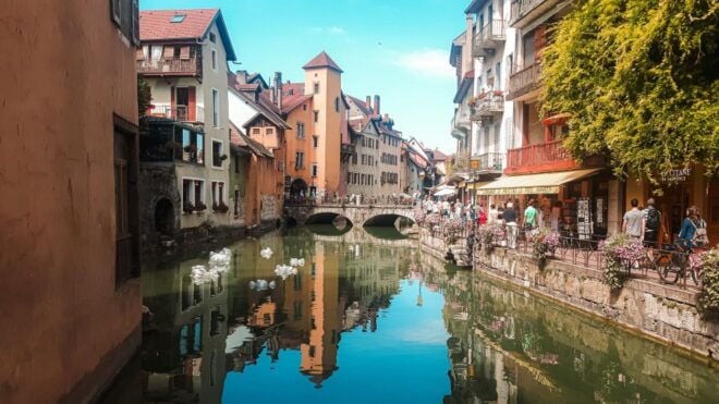 Annecy: Traditional Food Group Walking Tour - Food Tastings on the Tour