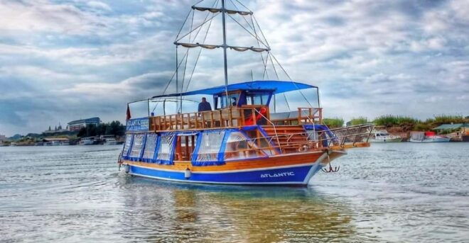 Antalya/ Belek: Relax Boat Tour With Lunch & Soft Drinks - Onboard Lunch and Refreshments