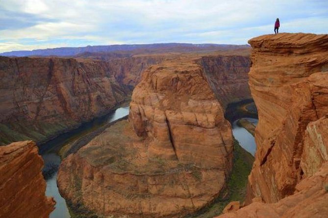 Antelope Canyon and Horseshoe Bend Day Tour From Flagstaff - Cancellation Policy and Minimum Travelers