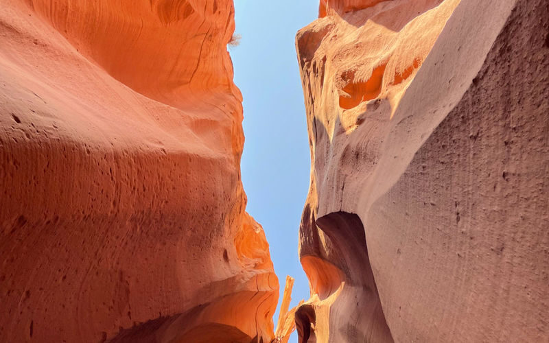 Antelope Canyon Hiking Adventure by Ligai Si Anii - A steep descent, but not a ladder climb
