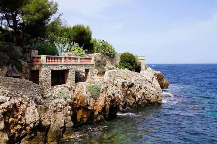 Antibes: Express Walk With a Local in 60 Minutes - Explore Historic Ramparts and Coastal Charm