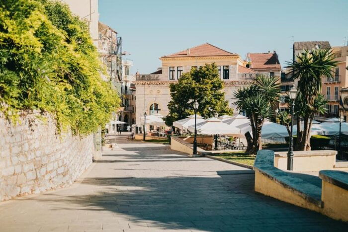 Antibes: Express Walk With a Local in 60 Minutes - Enjoy a Small Group Setting With Local Tips