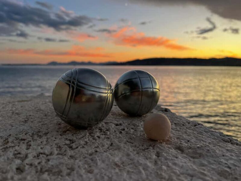 Antibes : Play Pétanque by the sea with a passionate host - The Local Hosts and Their Approach