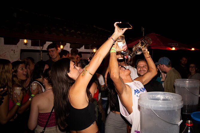 Antigua Bar Crawl - Maximum Traveler Capacity and Rating