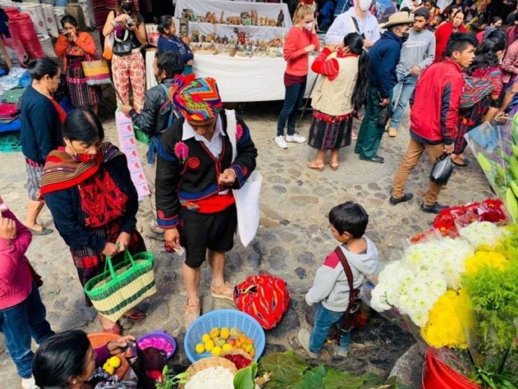 Antigua: Chichicastenango Mayan Market Day Trip - Market Experience