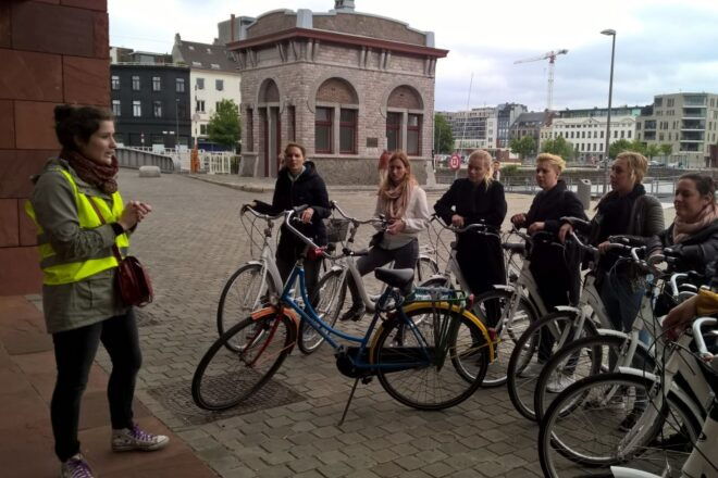 Antwerp: City Highlights Group Bike Tour With a Guide - Customer Reviews