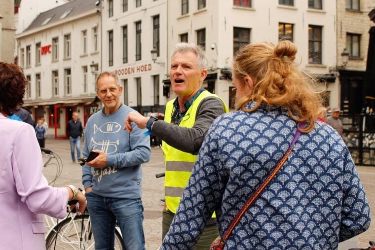 Antwerp: City Highlights Guided Bike Tour - Guides: Knowledgeable Storytellers