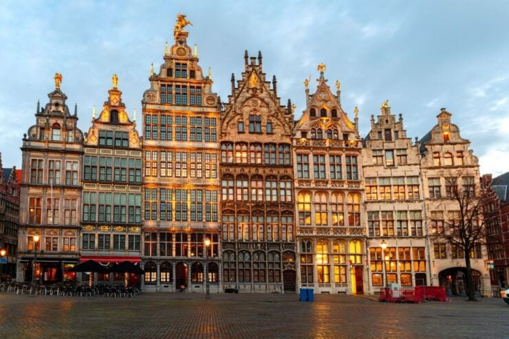 Antwerp: First Discovery Walk and Reading Walking Tour - Highlights of the Walking Tour