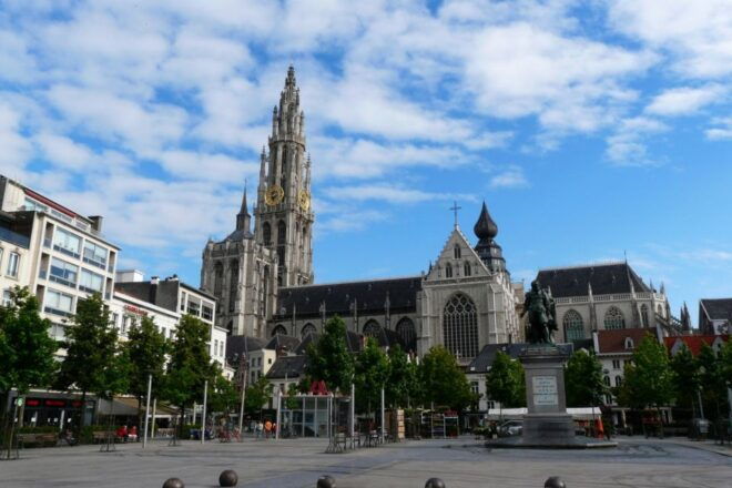 Antwerp: First Discovery Walk and Reading Walking Tour - Full Description and Instructions for the Tour