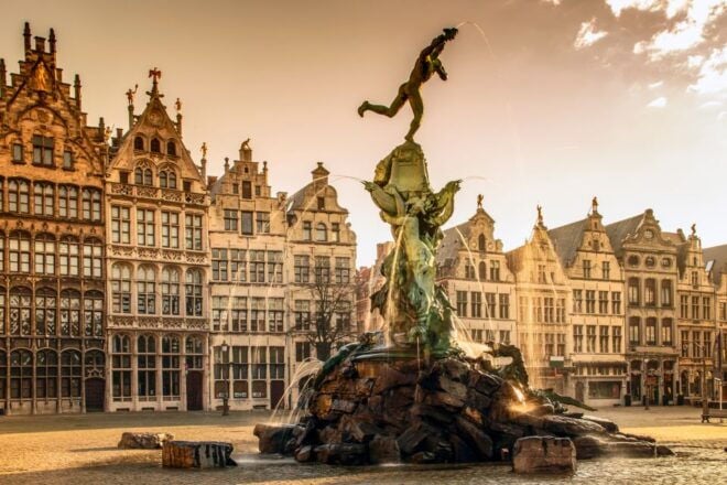 Antwerp: First Discovery Walk and Reading Walking Tour - Inclusions and Additional Services