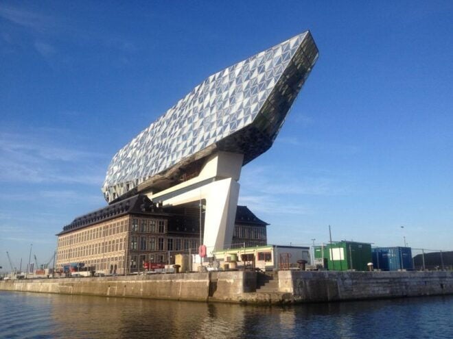Antwerp: Private Old Harbour Boat Tour Incl. Drinks & Snacks - Description