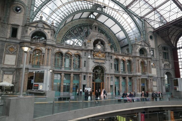Antwerp: Walking Tour From Steen to Central Station - Highlights of the Walking Tour