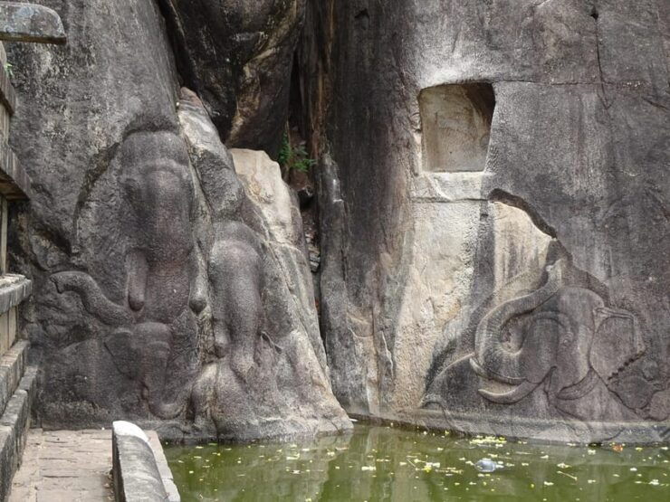 Anuradhapura & Aukana: Private Day Tour From Colombo - Itinerary Highlights