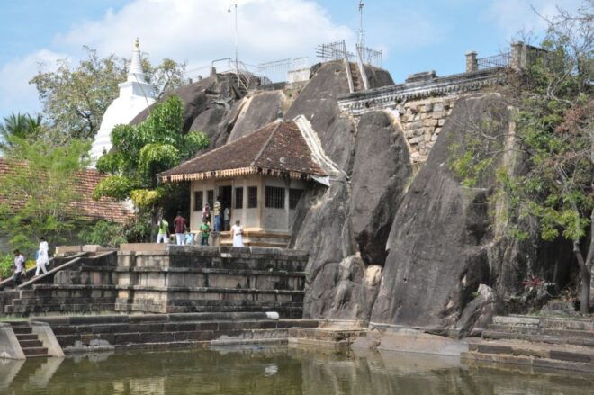 Anuradhapura: Private Half-Day Cycling Tour W/ Guide - Significance of Anuradhapuras Ruins and Monuments