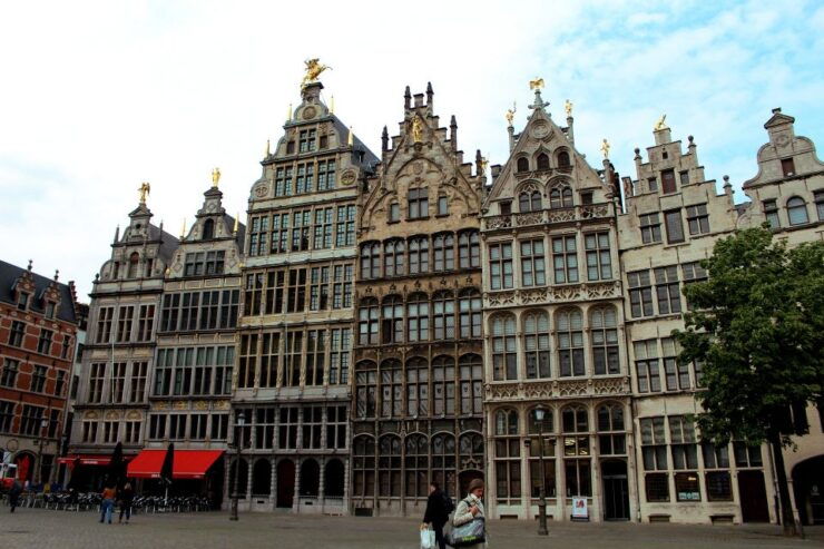 Anvers: Birthday Mission Outdoor City Game - Game Description and Features
