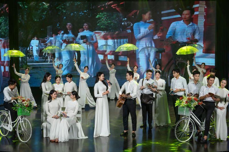 Ao Dai Show Ticket in Da Nang - Singing, cup dances, and audience participation