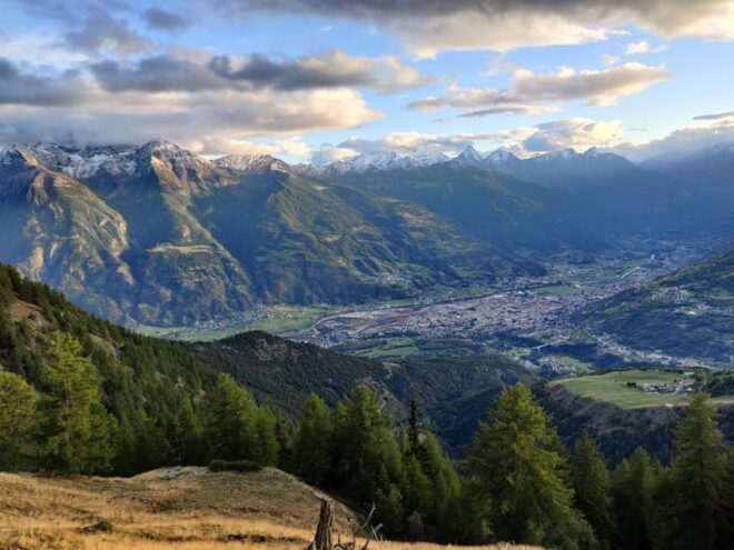 Aosta: E-Bike Full Suspension Day Rental - Language and Communication