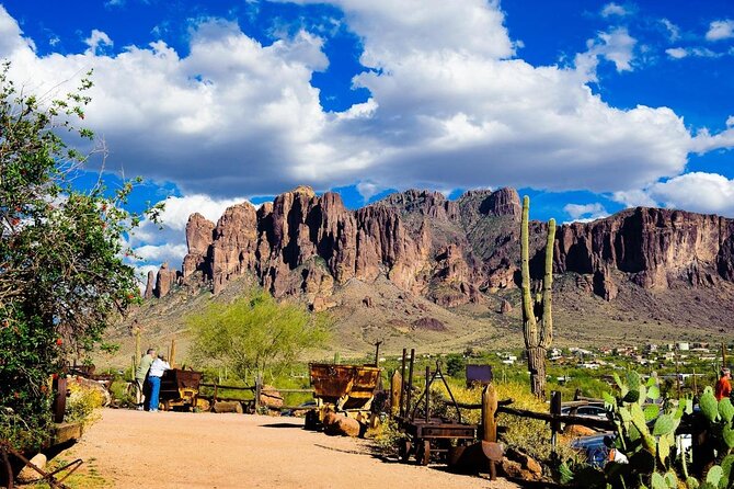 Apache Trail Tour: Superstition Mountains, Ghost Town, Cruise  - Phoenix - Positive Experiences and Tour Guide Satisfaction