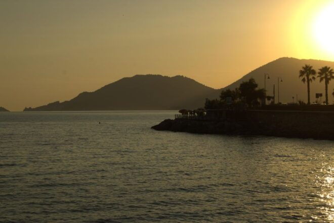 Aperitif at Sunset - Sunset Aperitivo Atmosphere