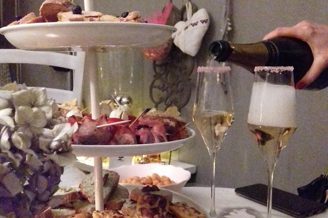 Aperitif Dinner in a Bohemian Caravan - Whats Included